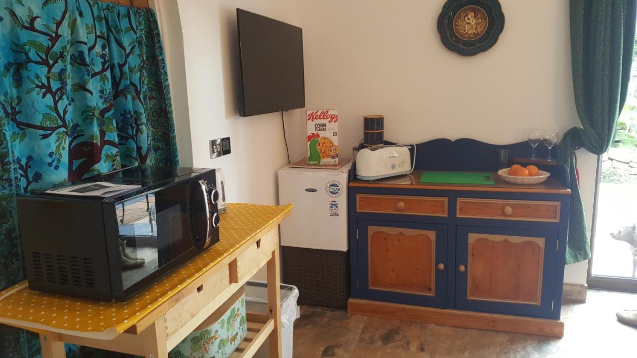 Self Contained Ground Floor Bedroom With Ensuite Wet Room Continental Breakfast Included Parking For 1 Car Outside Heanor 外观 照片